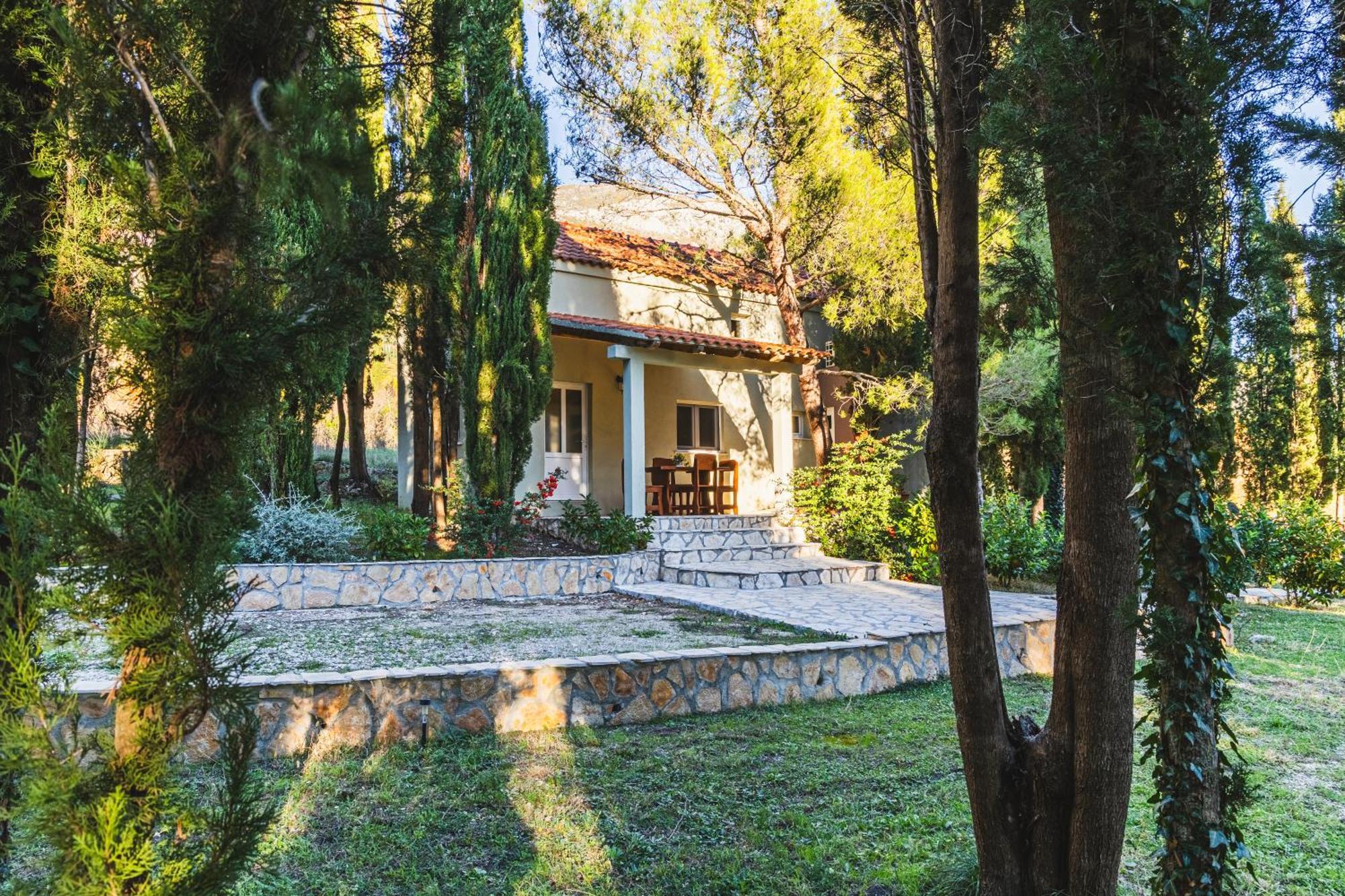 Country House Uros In Nature With Pool Lovorno Exteriér fotografie