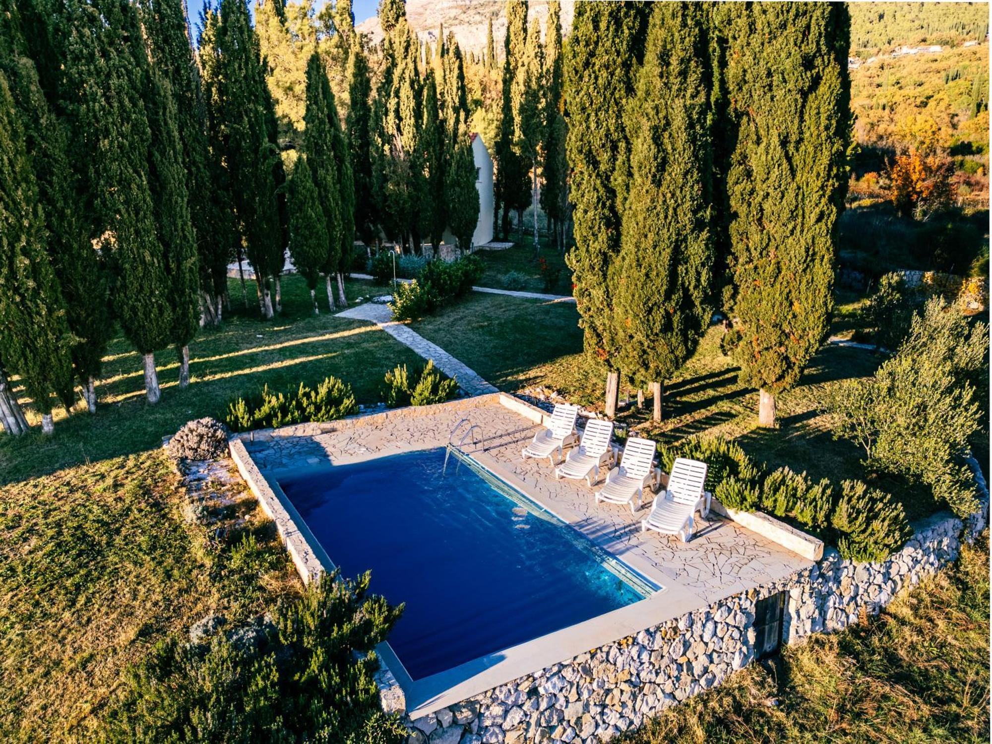 Country House Uros In Nature With Pool Lovorno Exteriér fotografie