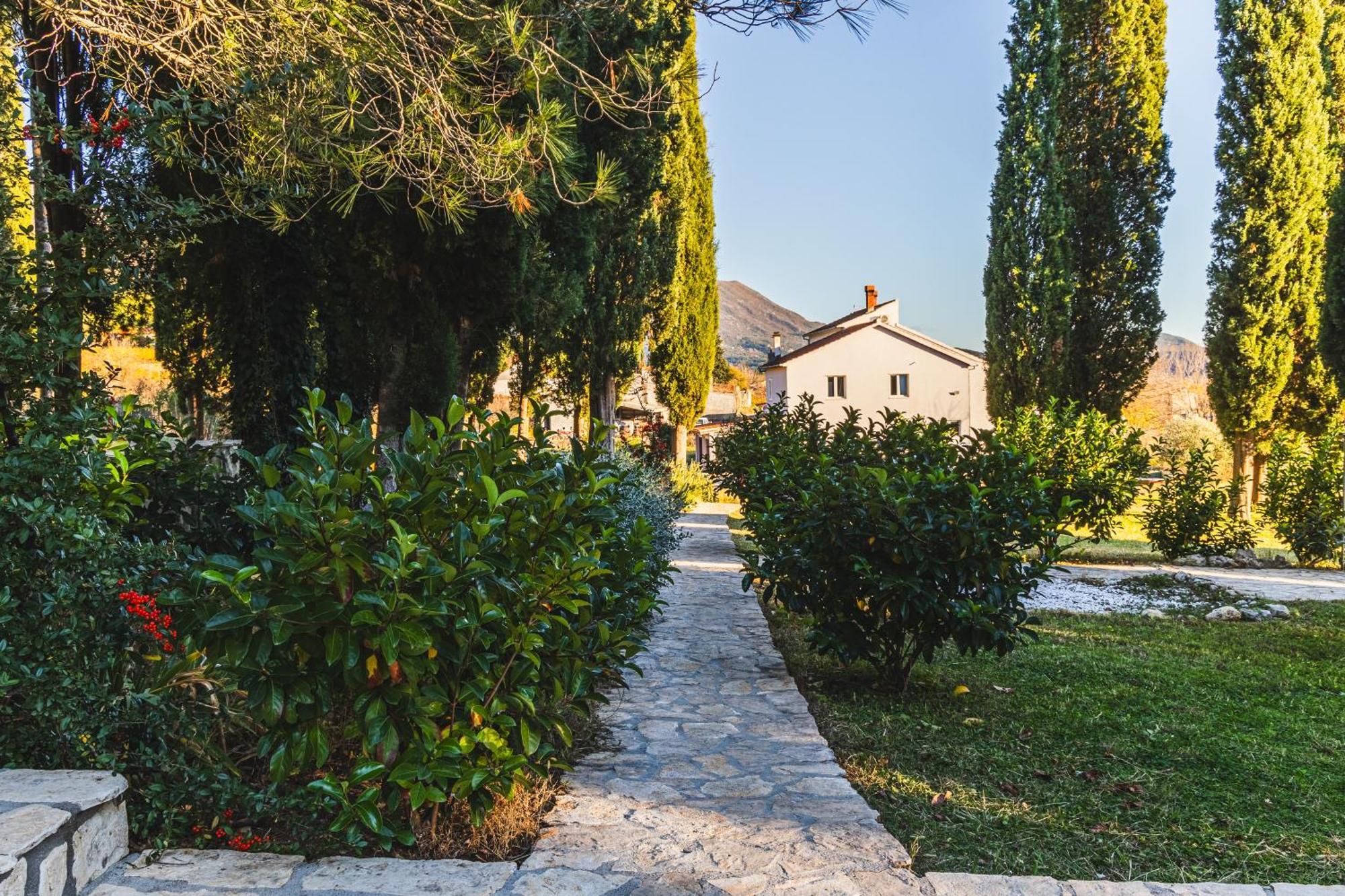 Country House Uros In Nature With Pool Lovorno Exteriér fotografie