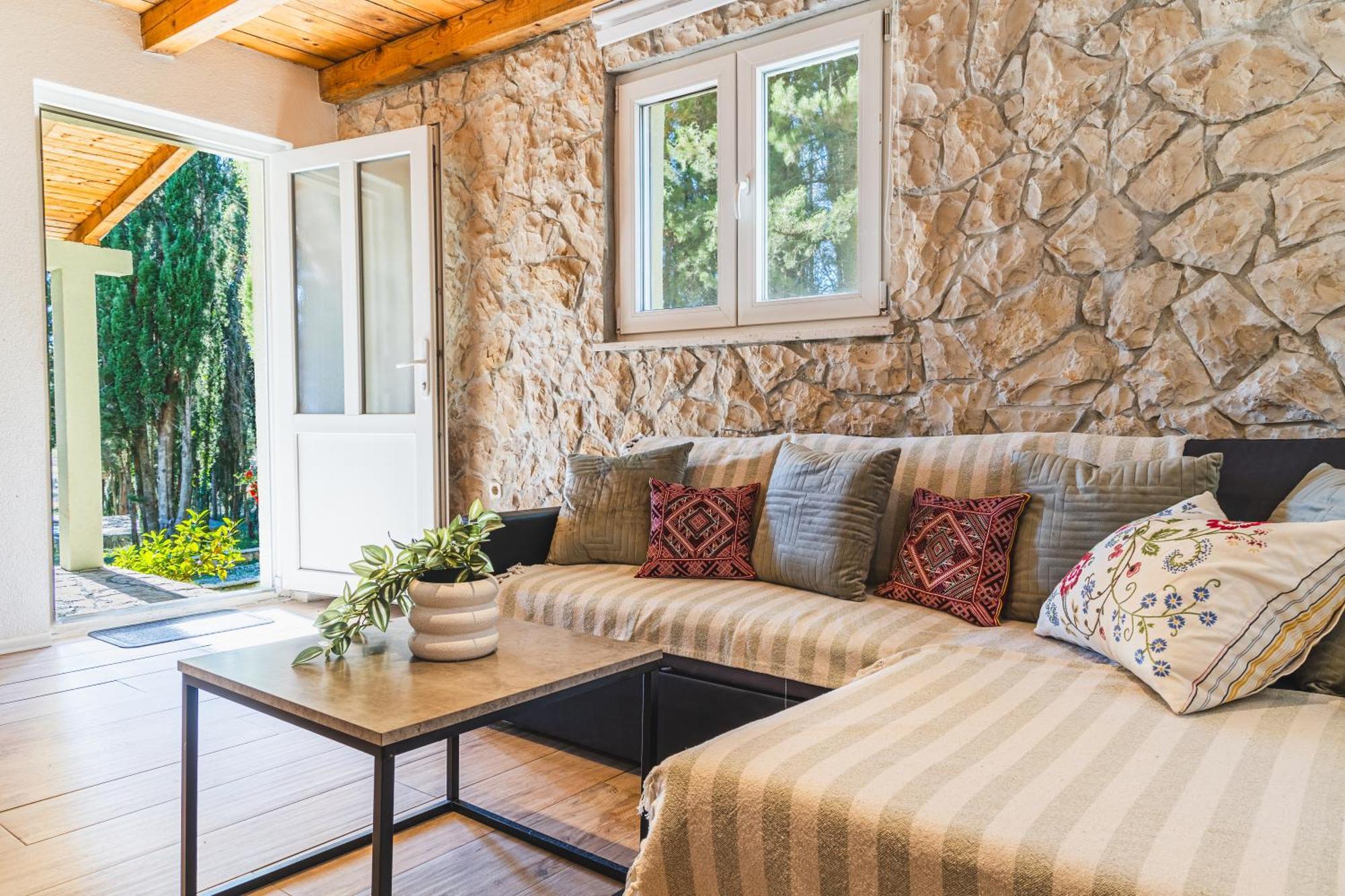 Country House Uros In Nature With Pool Lovorno Exteriér fotografie