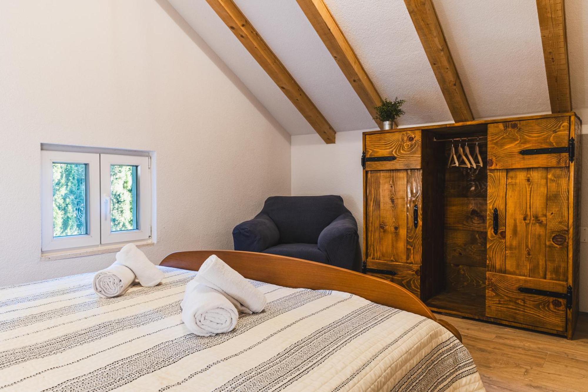 Country House Uros In Nature With Pool Lovorno Exteriér fotografie