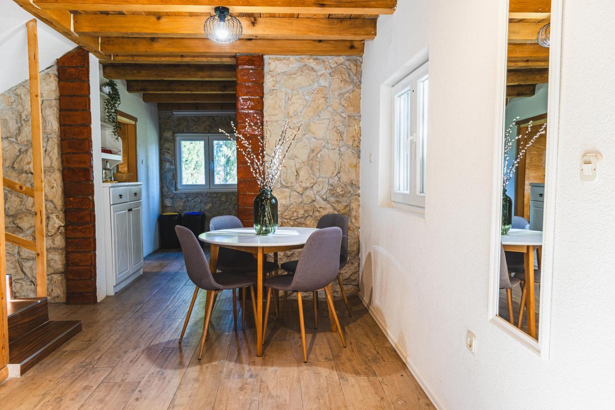 Country House Uros In Nature With Pool Lovorno Exteriér fotografie